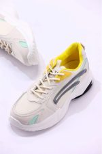 men running classic jogger shoes in off white-569 - Image 2